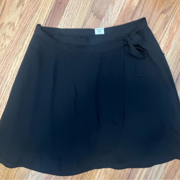 Sunday Best Aritizia Black Wrap Skirt - Picture 2 of 3
